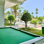 In Beachfront Complex In El Duque Area, אדחה