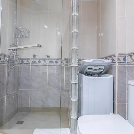 In Beachfront Complex In El Duque Area, شقة *