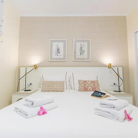 In Beachfront Complex In El Duque Area, Apartamento *