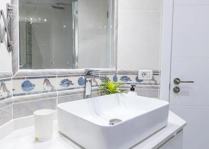 In Beachfront Complex In El Duque Area, Appartement *