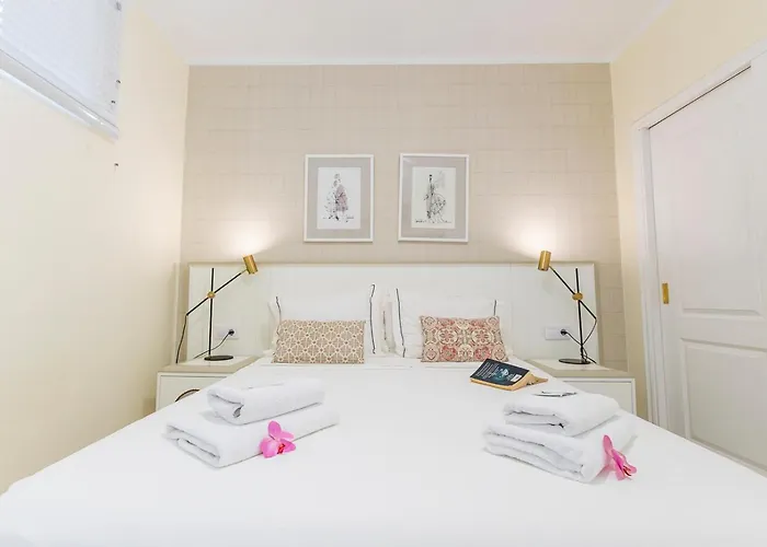 In Beachfront Complex In El Duque Area, Appartement *